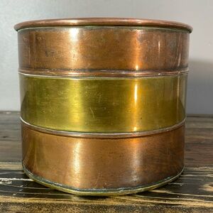 Vintage Copper and Brass Planter fabulous patina and in great condition!  Beauty